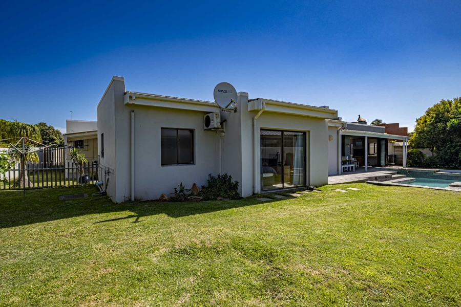 4 Bedroom Property for Sale in Summerstrand Eastern Cape